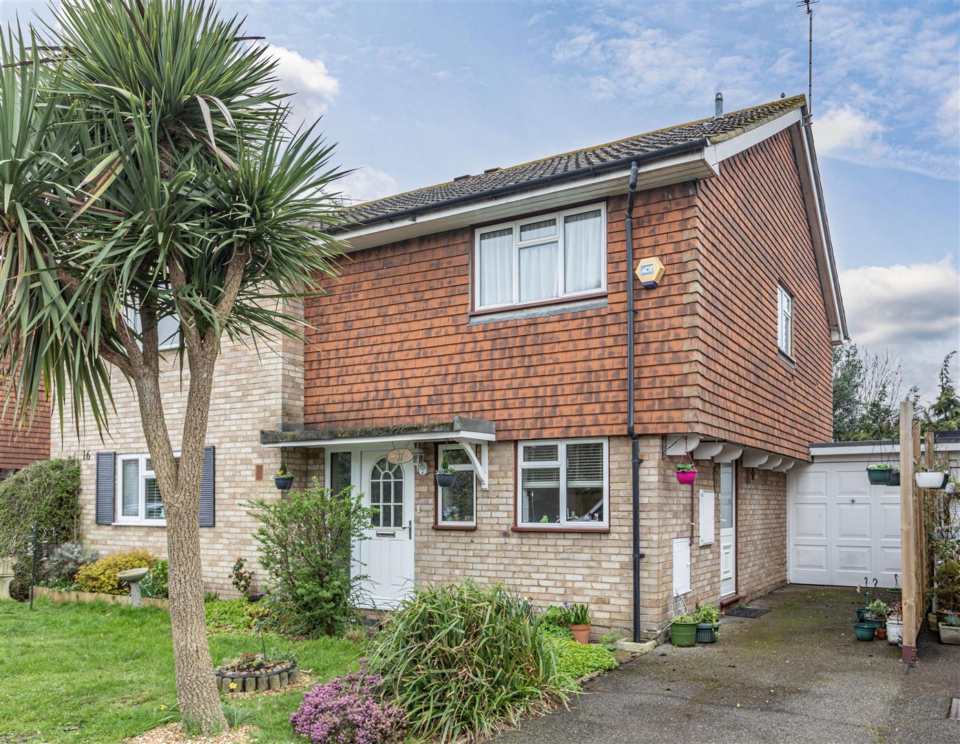 Meadway Drive, New Haw Richard State